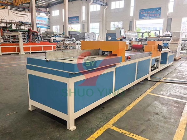 LVT地板自动背胶机出口马来西亚